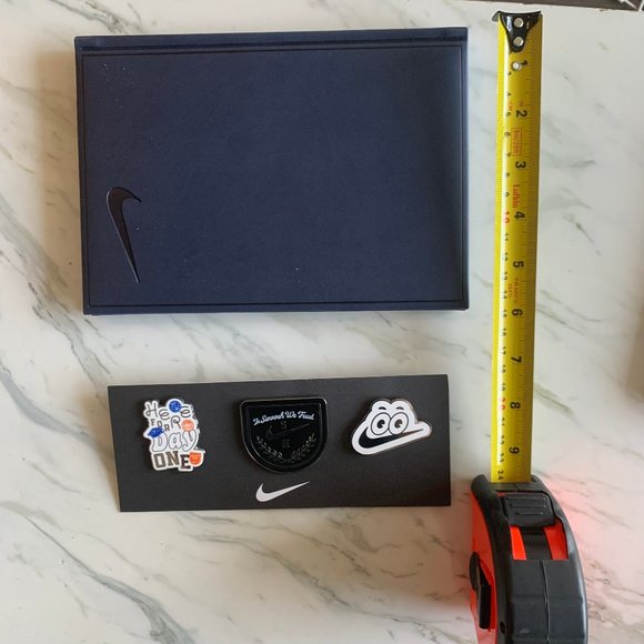 Nike Notebook + Pin set - Picture 8 of 8